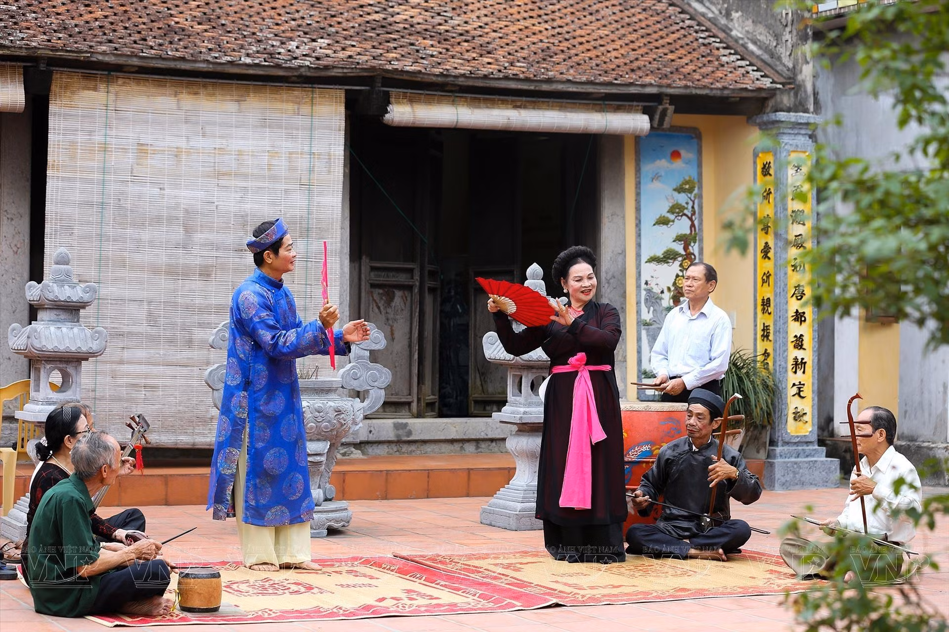 nhung-clip-ve-tich-cheo-duoc-quay-lai-va-gui-len-youtube-hay-trang-facebook-ca-nhan-nghe-si.jpg