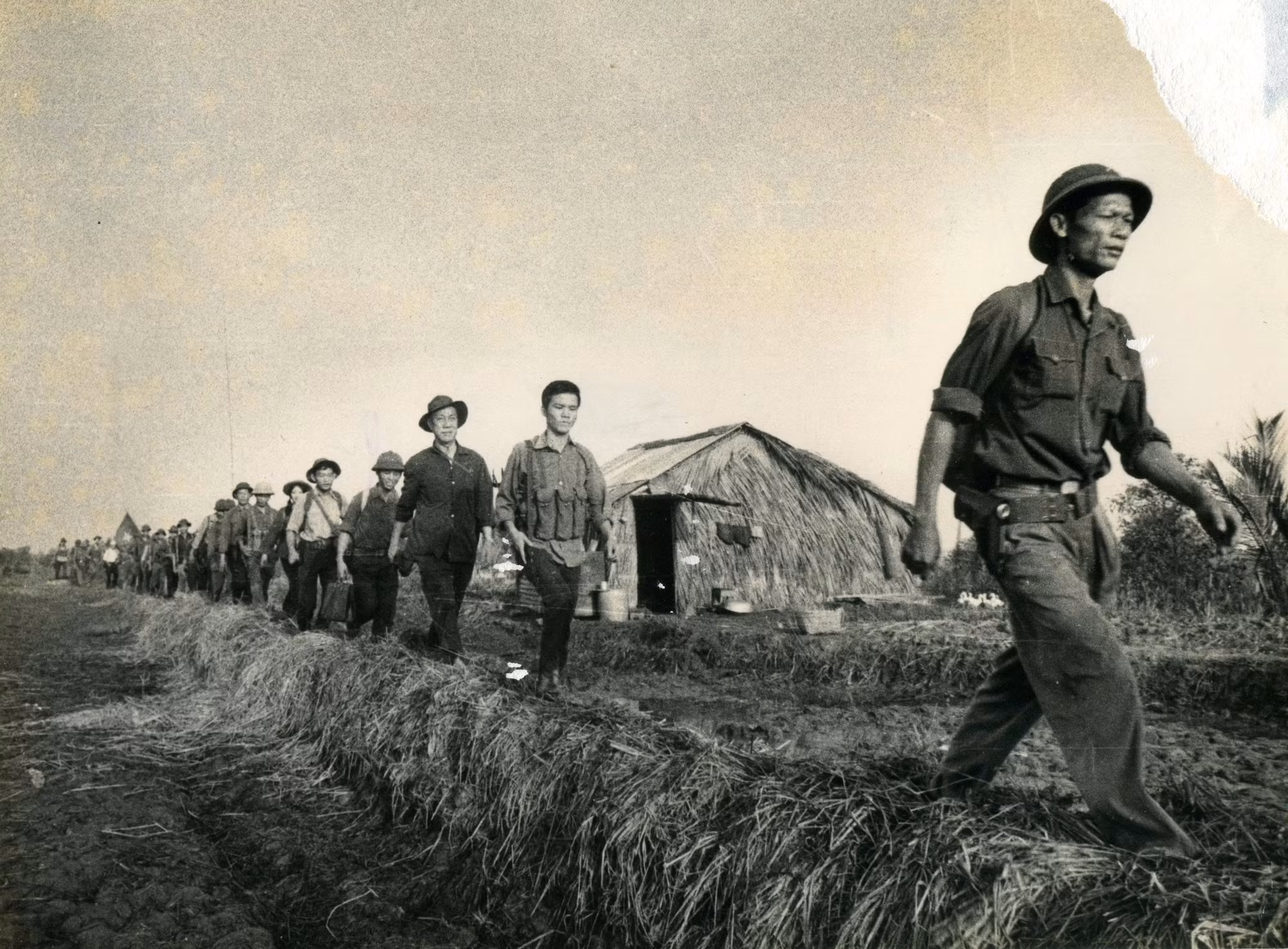 cbcs-doan-180-anvt-mien-nam-bao-ve-dong-chi-mai-chi-tho-ve-tiep-quan-sai-gon-gia-dinh-tang-41975.jpg