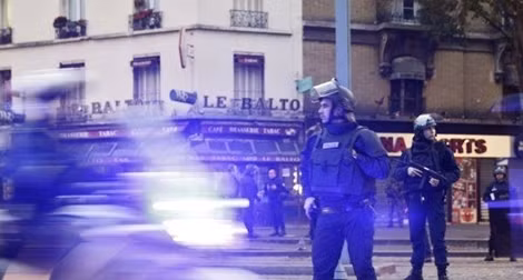 Đấu súng vây bắt khủng bố Paris, 2 nghi phạm đã bị tiêu diệt