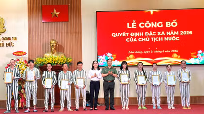 Thứ trưởng Lê Văn Tuyến dự Lễ công bố Quyết định đặc xá tại Trại giam Thủ Đức