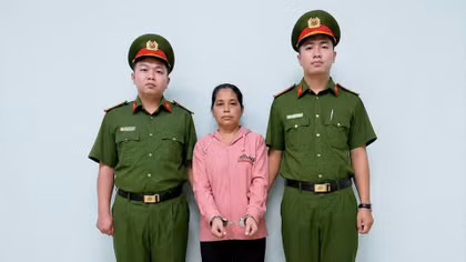 Bắt khẩn cấp bảo mẫu bạo hành trẻ em