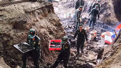 Tìm được thêm nhiều hài cốt liệt sĩ tại Khu B Công viên Lê Thị Riêng