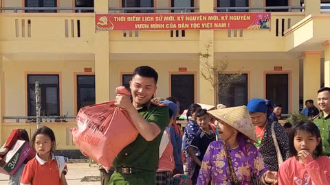 Thượng uý Công an bám bản làng, nhiệt huyết với công việc