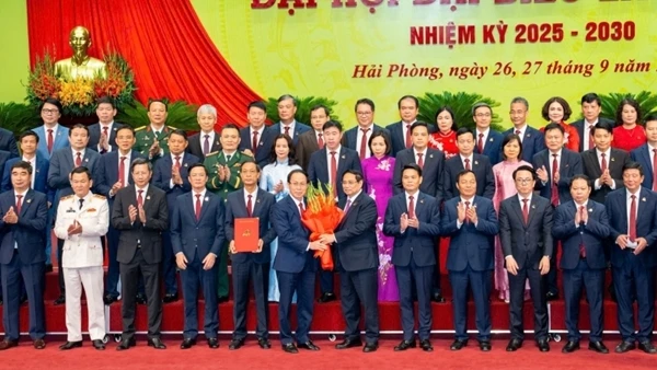 Hải Phòng phải tiếp tục đổi mới giữ vững vai trò là một trung tâm kinh tế lớn của vùng và cả nước