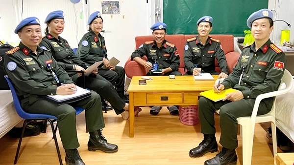 Bài 1: Sự ra đời của một chi bộ Đảng đặc biệt