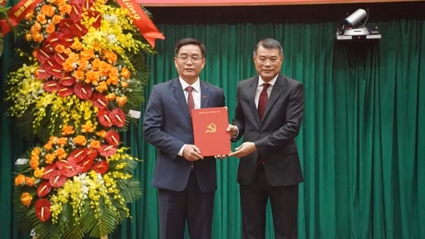 Đồng chí Nguyễn Đình Trung giữ chức Bí thư Thành ủy Huế