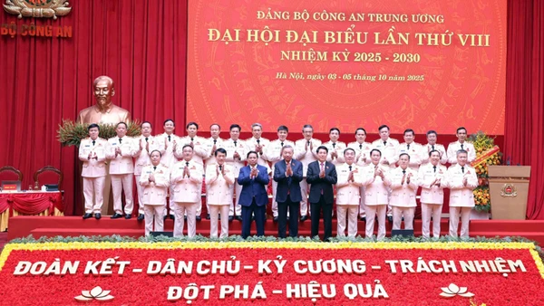 Tổng Bí thư Tô Lâm yêu cầu phát động phong trào thi đua "3 nhất" trong toàn Đảng bộ Công an Trung ương
