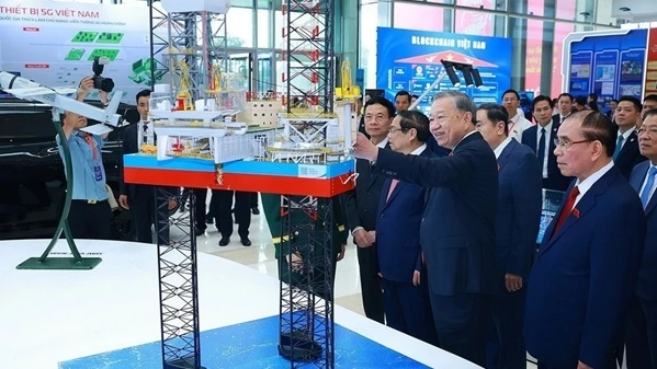 Chuyển từ tư duy hành chính sang tư duy phục vụ, từ “làm hết trách nhiệm” sang “làm đến nơi đến chốn"