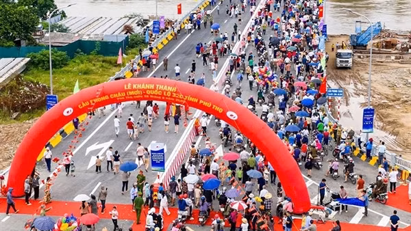 Nhân dân được hưởng thành quả, đất nước được nâng tầm