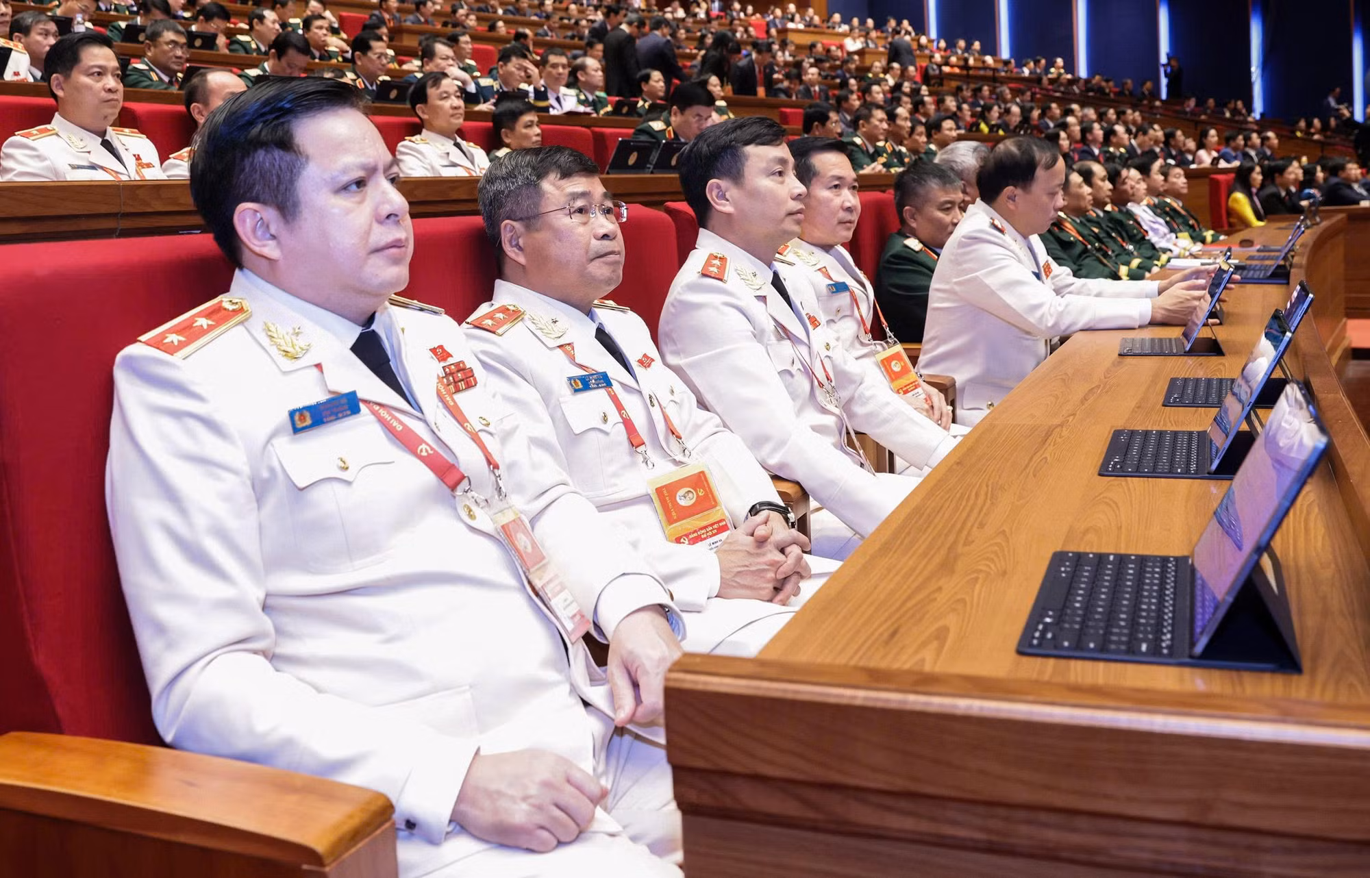 19 đồng chí được Ban Chấp hành Trung ương Đảng khoá XIV bầu vào Bộ Chính trị -3