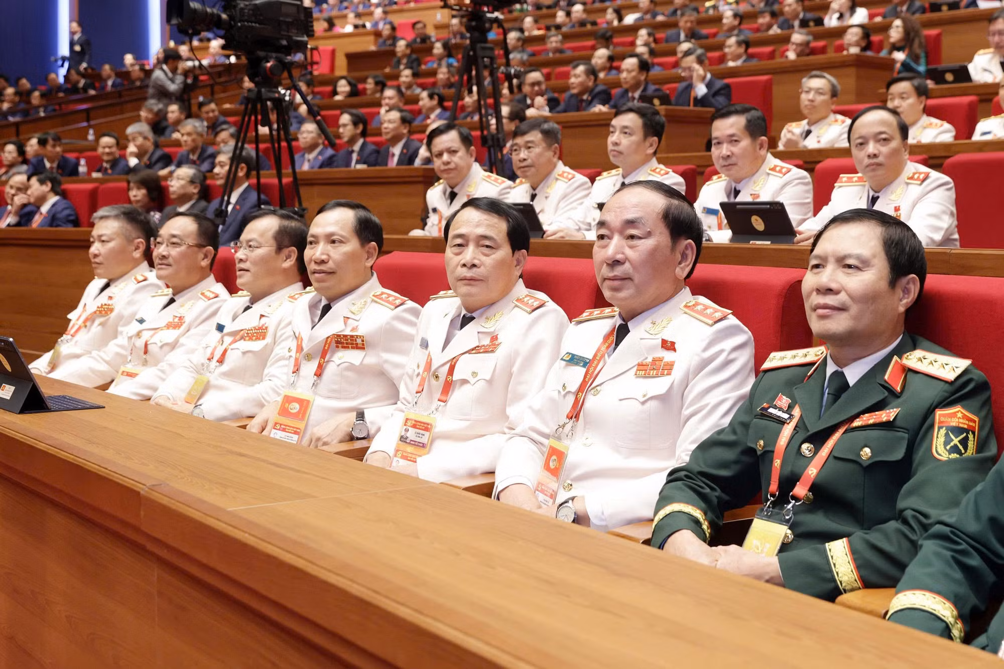 19 đồng chí được Ban Chấp hành Trung ương Đảng khoá XIV bầu vào Bộ Chính trị -0