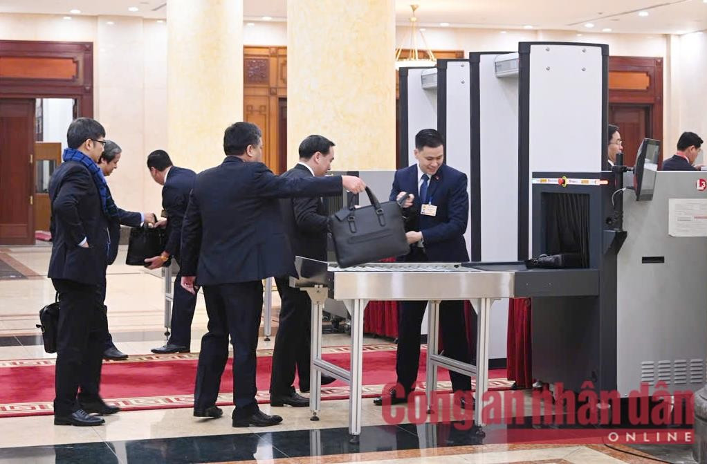 Bảo vệ an toàn Hội nghị lần thứ nhất Ban Chấp hành Trung ương Đảng khóa XIV tiến hành -1