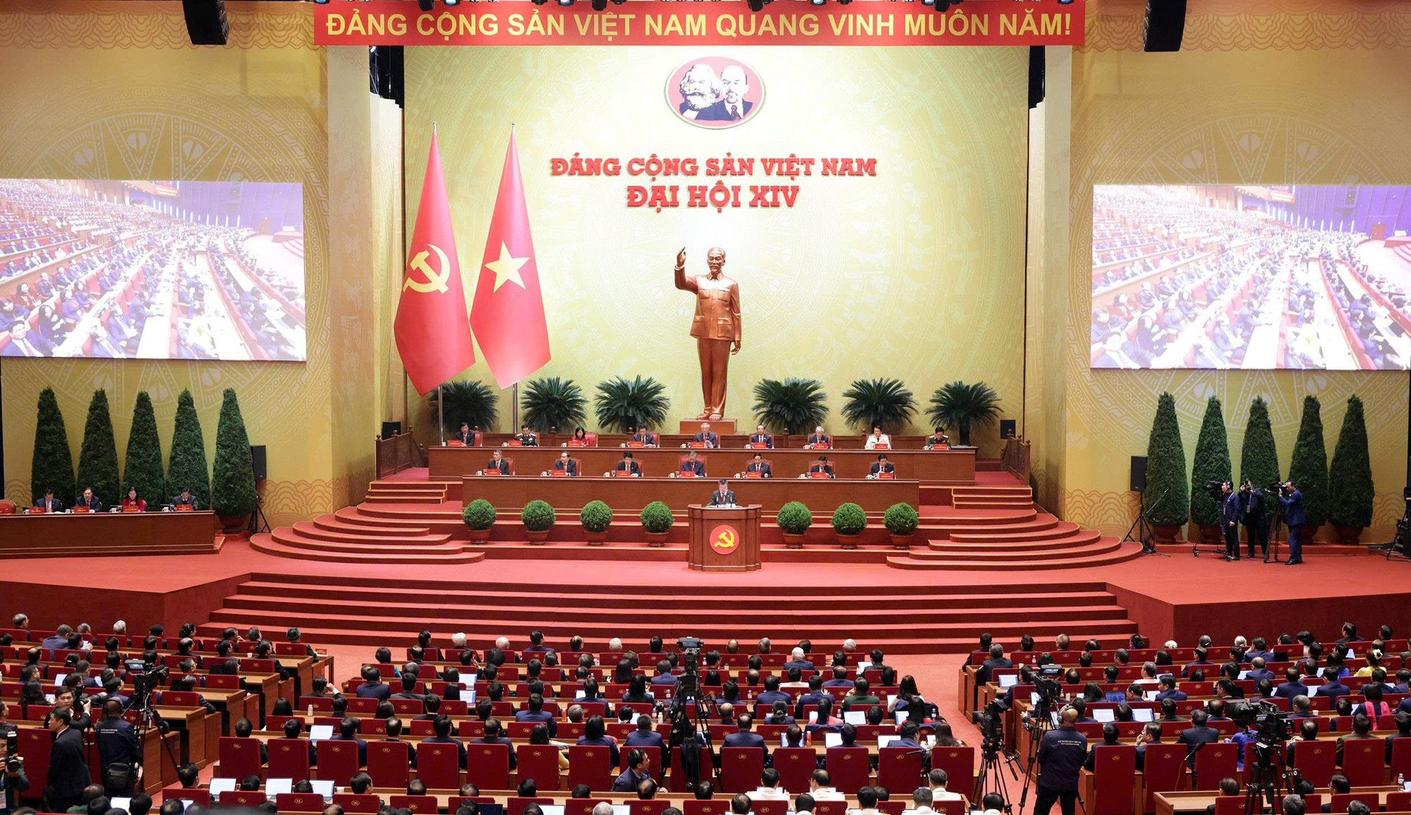 19 đồng chí được Ban Chấp hành Trung ương Đảng khoá XIV bầu vào Bộ Chính trị -0