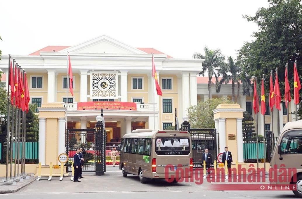 Bảo vệ an toàn Hội nghị lần thứ nhất Ban Chấp hành Trung ương Đảng khóa XIV tiến hành -2