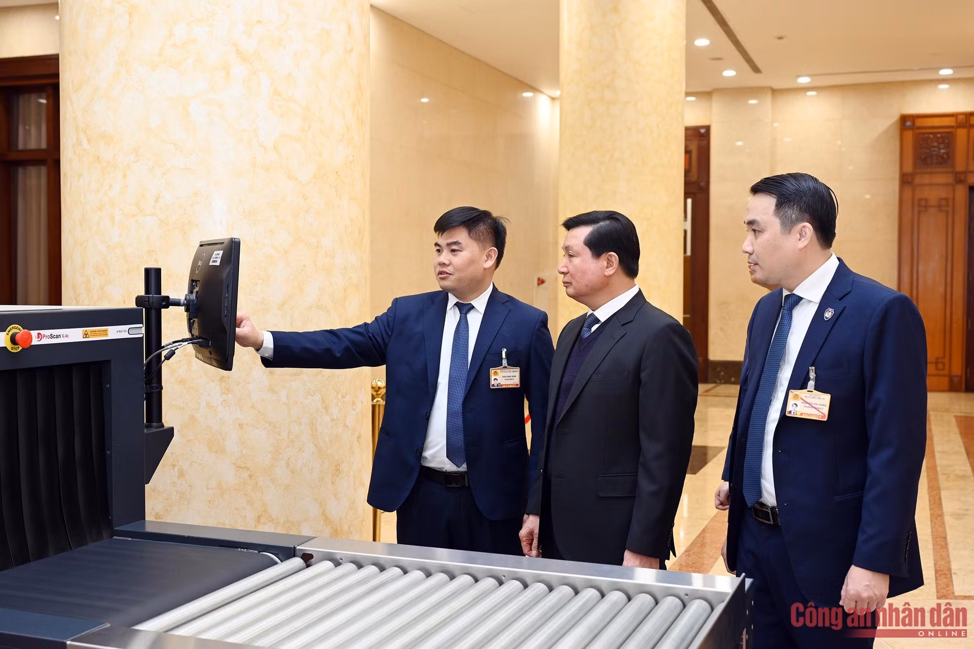 Bảo vệ an toàn Hội nghị lần thứ nhất Ban Chấp hành Trung ương Đảng khóa XIV tiến hành -1