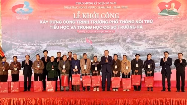 Quan tâm chăm lo thế hệ tương lai của vùng biên cương Cao Bằng