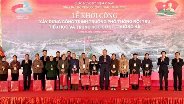 Quan tâm chăm lo thế hệ tương lai của vùng biên cương Cao Bằng