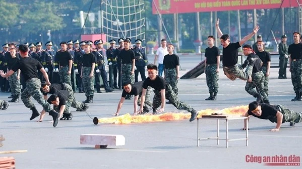 Mãn nhãn màn trình diễn của CBCS Công an tại Lễ xuất quân