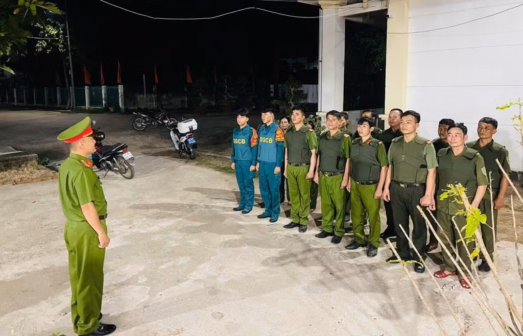 cong-an-xa-xuan-phu-trien-khai-cac-to-cong-tac-thuc-hien-nhiem-vu-ban-dem.jpg