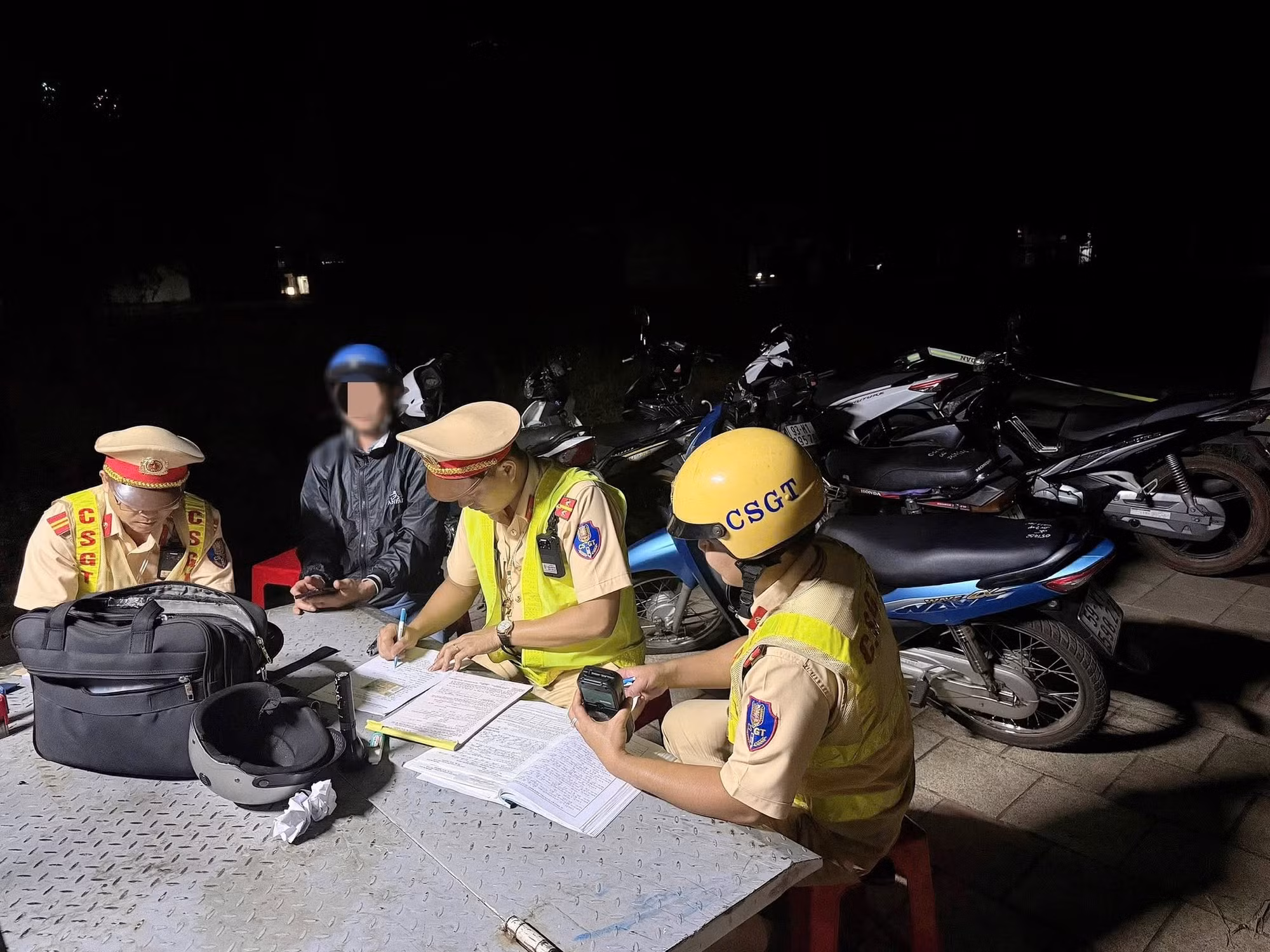 10-csgt-lap-bien-ban-truong-hop-vi-pham-quy-dinh-ve-giao-thong.jpg