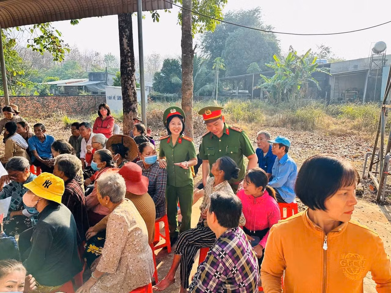 cong-an-phuong-tuyen-tuyen-phap-luat-den-nguoi-dan.jpg