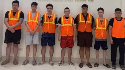 Khởi tố 9 đối tượng trong đường dây buôn bán "khí cười"
