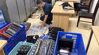 Bắt đối tượng rao bán các loại công cụ hỗ trợ trên không gian mạng