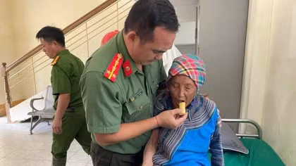 Kịp thời tìm kiếm, đưa cụ bà 81 tuổi bị ngã trên nương về nhà