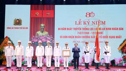 Công an TP Hà Nội đón nhận Huân chương Bảo vệ Tổ quốc hạng Nhất