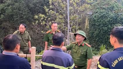 Công an Lào Cai sử dụng flycam và camera dưới nước tìm kiếm nạn nhân mất tích