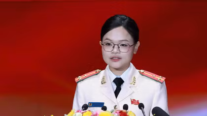 Thượng úy Nguyễn Thị Lâm Viên, cán bộ Cục An ninh mạng và phòng chống tội phạm sử dụng công nghệ cao phát biểu tại buổi lễ.