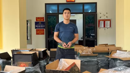 Dùng xe tải vận chuyển 21.000 bao thuốc lá lậu từ Hà Nội Lào Cai