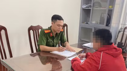 Triệu tập shipper có hành vi hành hung cô gái trẻ