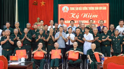Thủ tướng Chính phủ Lê Minh Hưng thăm Trung tâm Điều dưỡng thương binh Kim Bảng