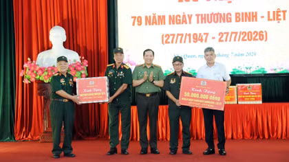 Bộ Công an thăm, tặng quà Trung tâm điều dưỡng thương binh Nho Quan