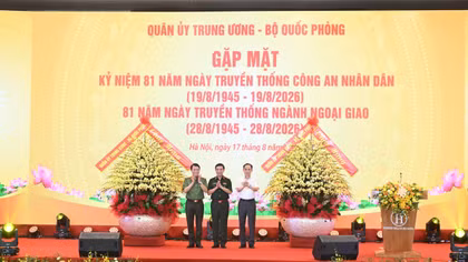 Gặp mặt kỷ niệm 81 năm Ngày truyền thống CAND và ngành Ngoại giao Việt Nam