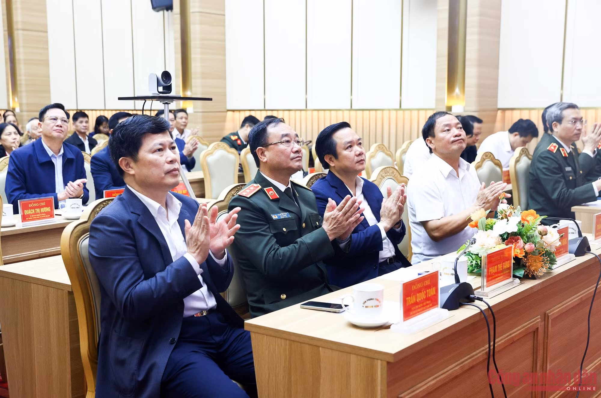 Bộ trưởng Lương Tam Quang tiếp xúc xử tri tại Đơn vị bầu cử số 3, tỉnh Hưng Yên -0