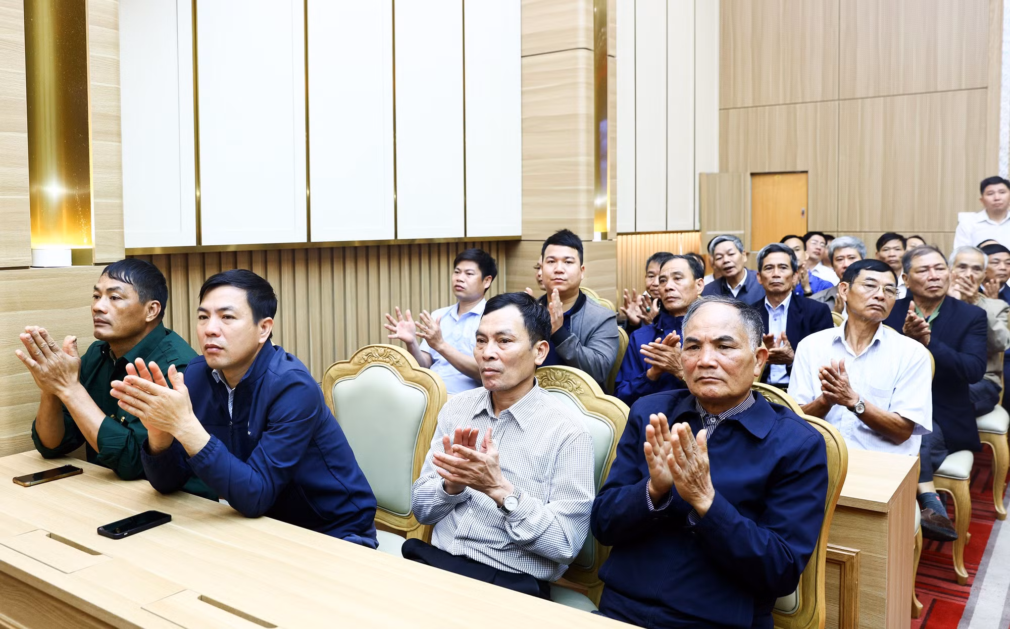 Bộ trưởng Lương Tam Quang tiếp xúc xử tri tại Đơn vị bầu cử số 3, tỉnh Hưng Yên -1