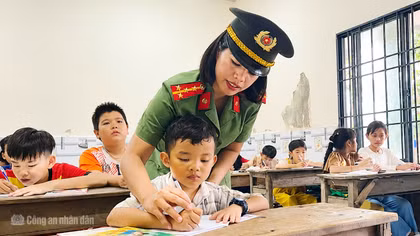  Xây thế trận lòng dân từ những phum, sóc bình yên