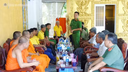 Giữ bình yên từng phum, sóc Khmer