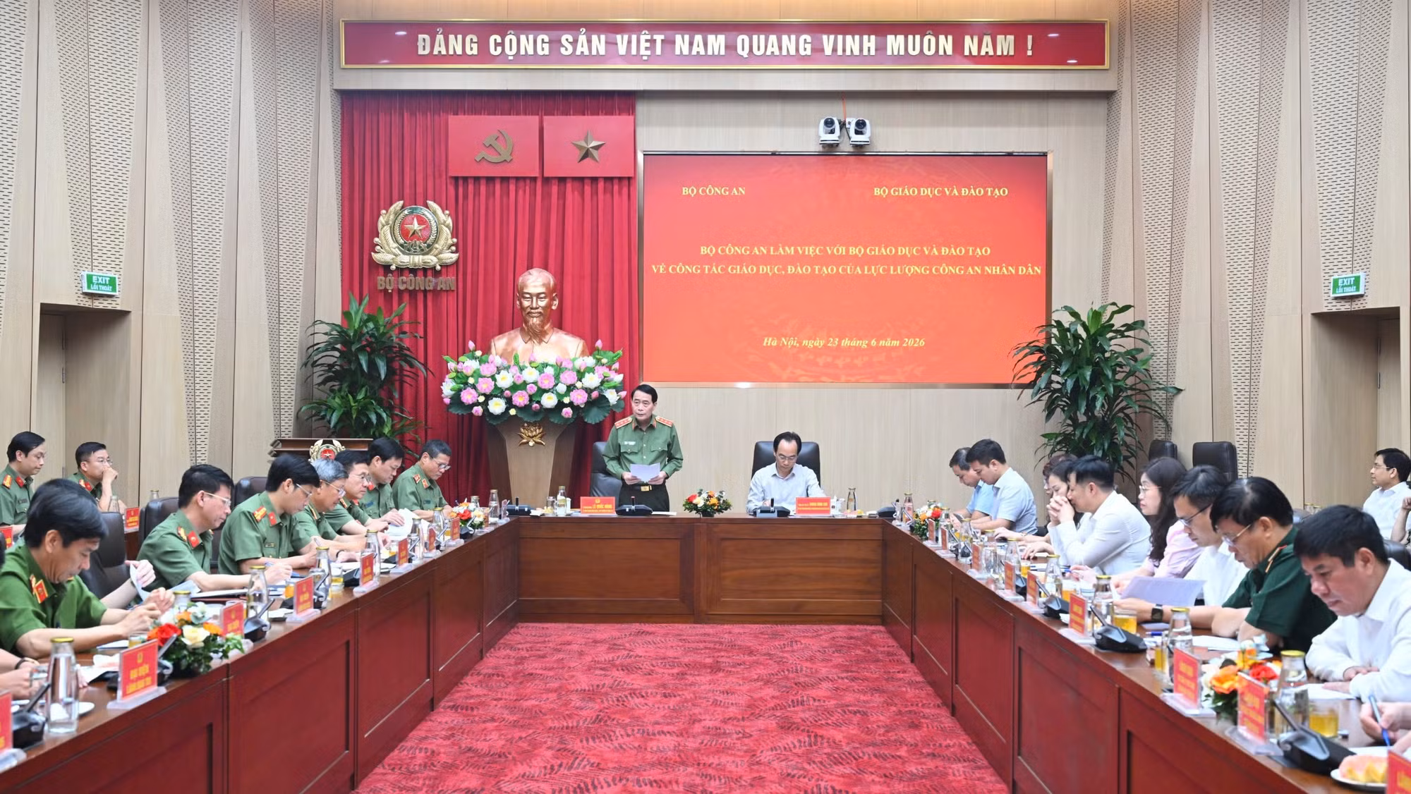 toan-canh.jpg