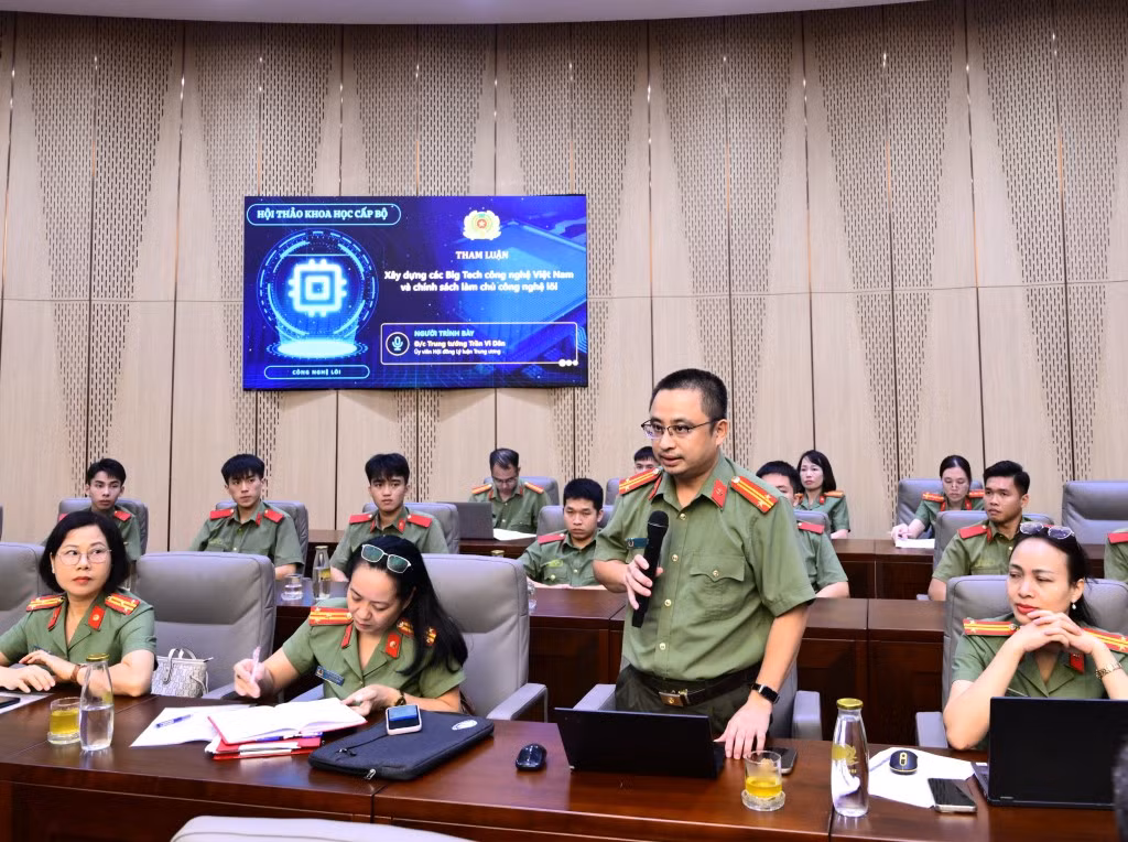 dai-bieu-dat-cau-hoi.jpg