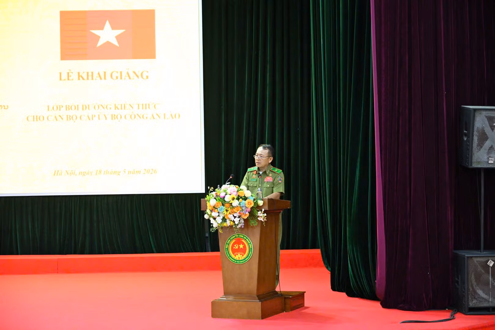 hoc-vien-lao.jpg