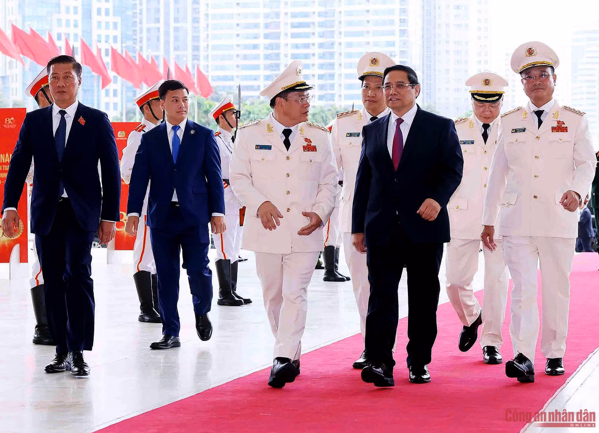 Dự Lễ kỷ niệm có các đồng chí lãnh đạo, nguyên lãnh đạo Đảng, Nhà nước, Uỷ ban Trung ương MTTQ Việt Nam; đại biểu các ban, bộ, ngành, tổ chức chính trị - xã hội Trung ương và các địa phương khu vực lân cận TP Hà Nội; đại biểu lãnh đạo Công an, Cảnh sát, An ninh, Nội vụ các nước láng giềng, các nước ASEAN và một số nước có quan hệ hữu nghị; Đại sứ, Trưởng cơ quan đại diện ngoại giao và đại diện An ninh, Cảnh sát một số nước; Trưởng đại diện một số tổ chức quốc tế tại Hà Nội...