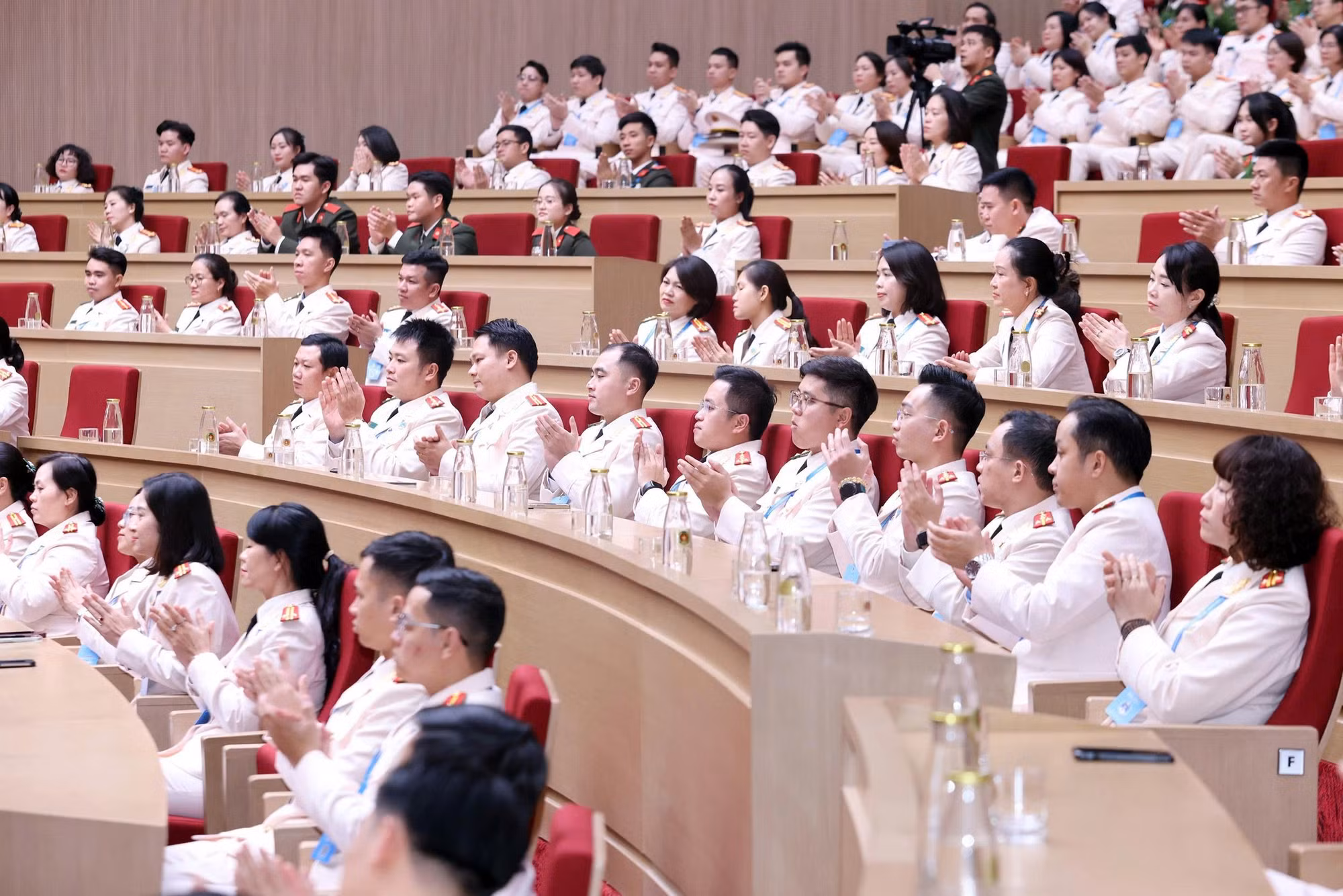 Giai đoạn cách mạng mới là 