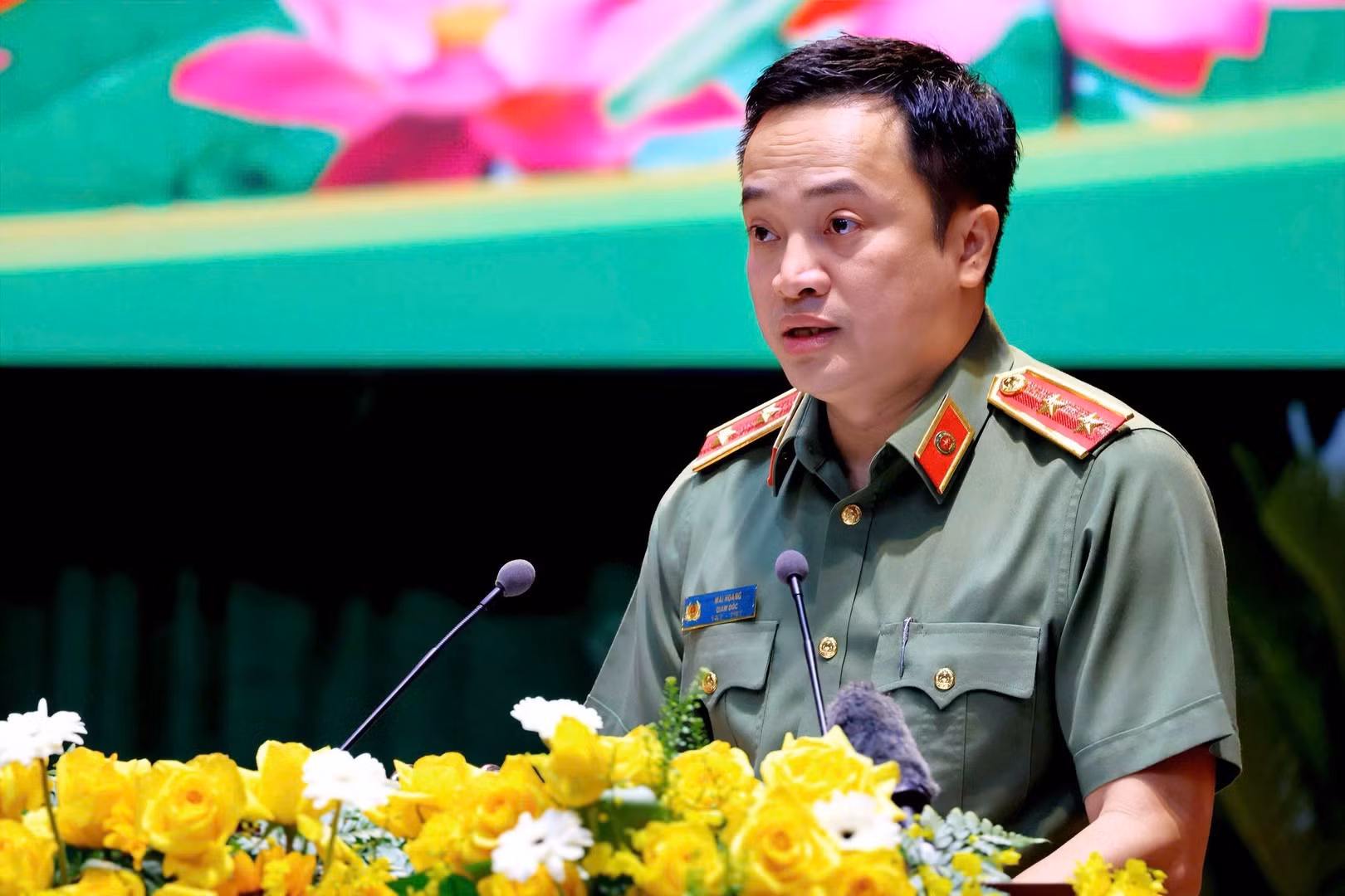 Trung tướng Mai Hoàng - Giám đốc Công an Thành phố Hồ Chí Minh tiếp thu ý kiến chỉ đạo và phát động phong trào thi đua “Vì An ninh Tổ quốc” năm 2026