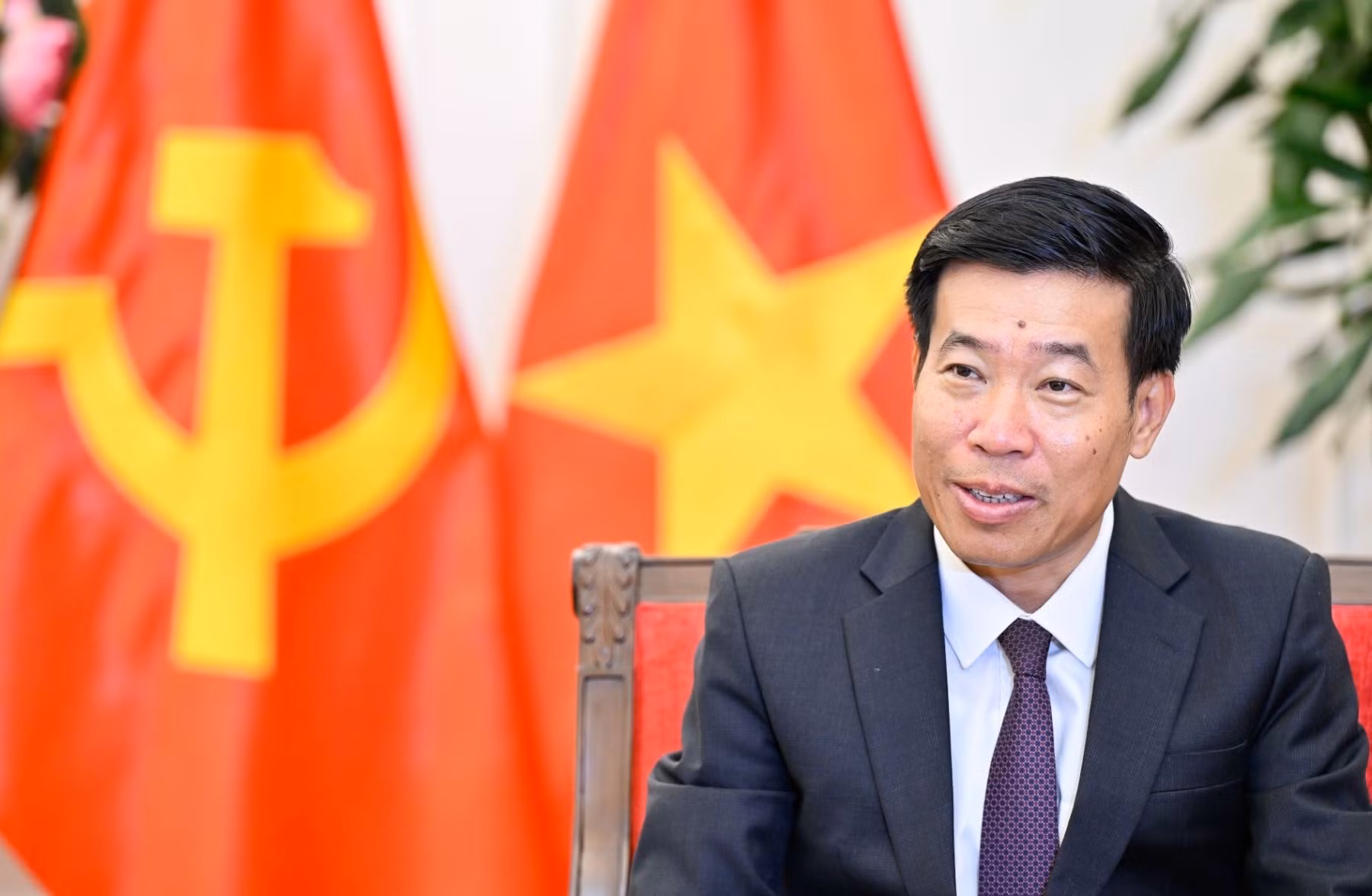 Thứ trưởng Nguyễn Mạnh Cường làm rõ, chương trình chuyến thăm vì vậy gắn đối ngoại cấp cao với hợp tác cụ thể về kinh tế, công nghệ, giáo dục và nguồn nhân lực.