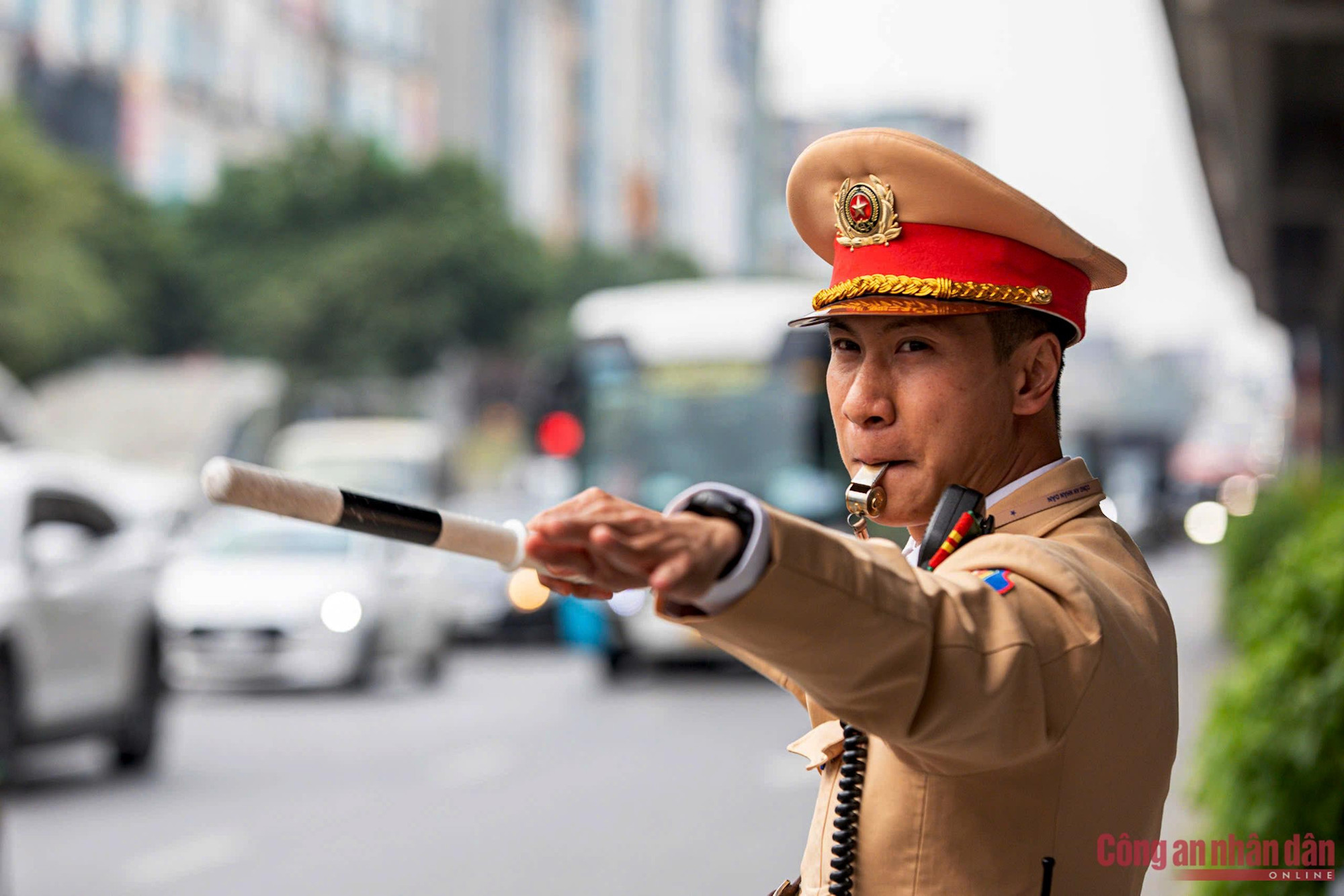 Ngày cuối nghỉ Tết, CSGT Hà Nội chốt trực đảm bảo giao thông đón người dân trở về -6