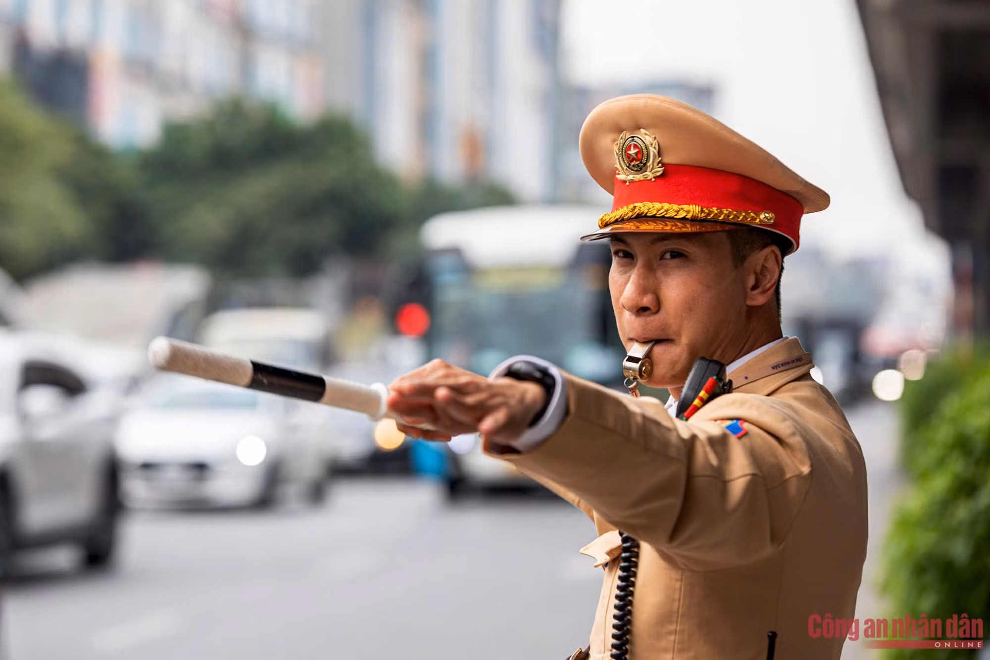 Ngày cuối nghỉ Tết, CSGT Hà Nội chốt trực đảm bảo giao thông đón người dân trở về -6