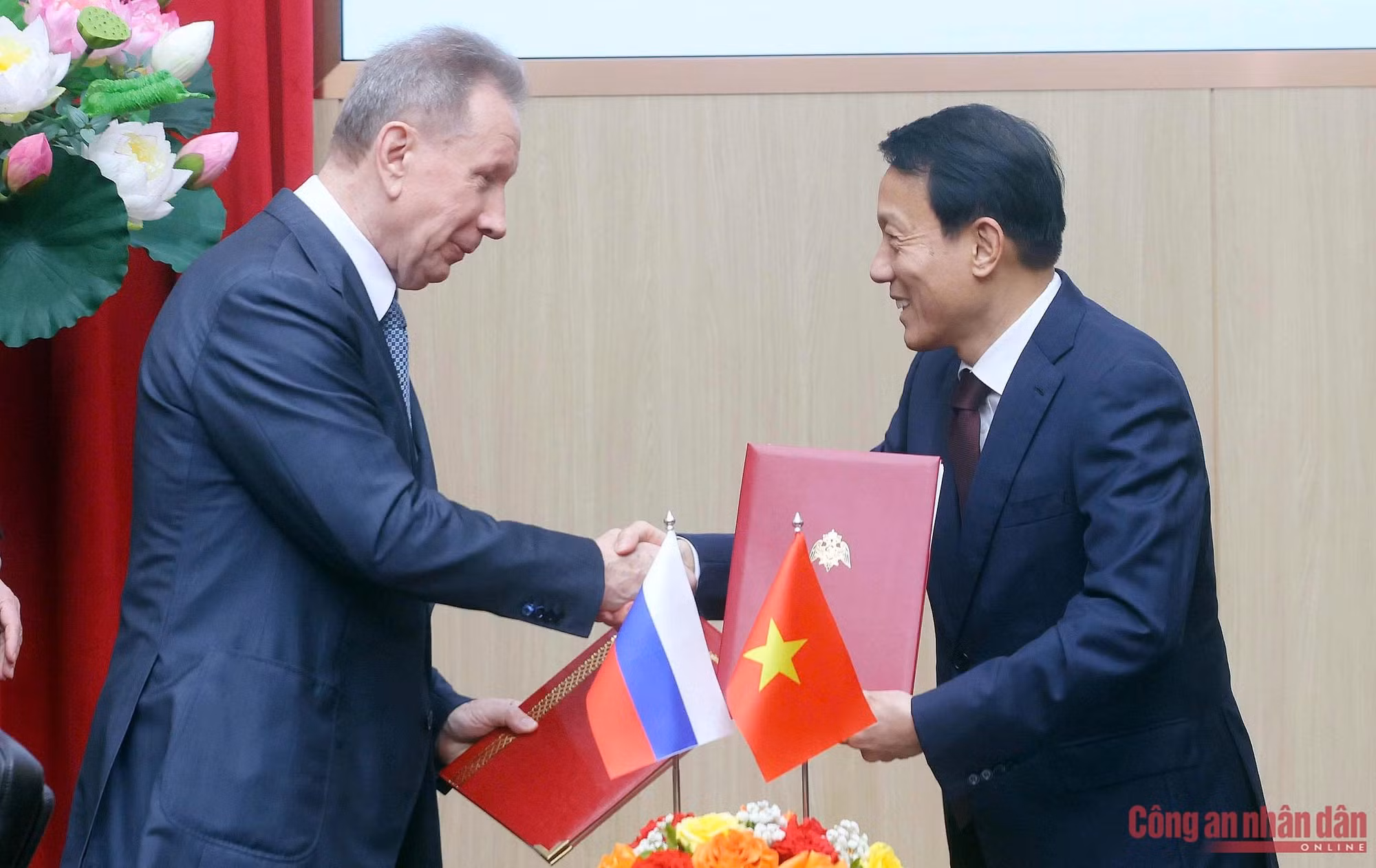 Việt Nam - Nga làm sâu sắc hợp tác an ninh, thực thi pháp luật -1